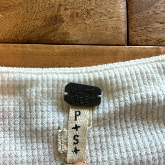 We the Free blouson long sleeve thermal top. - Picture 2 of 5